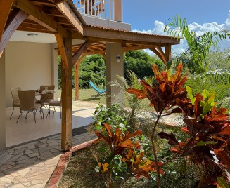 location T3 NID petite Anse d-arlet jardin