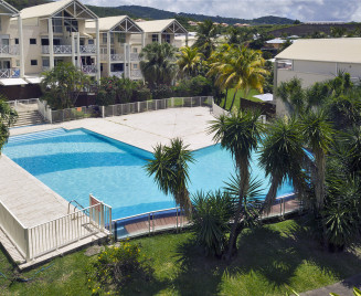 Location T2 rez de jardin le diamant piscine