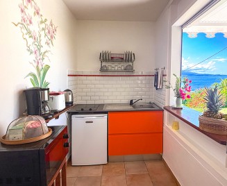 porte de la caravelle 4 studios kitchen