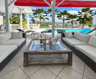 Kai-Line-salon extérieur vue mer