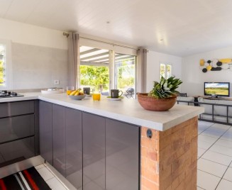 Loge Sainte Anne cuisine salon