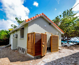 Bungalow sur la plage du Diamant