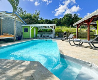 Piscine villa vallée verte Rivière Salée Martinique