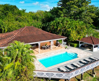 Villa de luxe Martinique vue sur le rocher du Diamant drone
