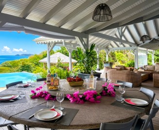 Villa Martinique Caroline Table
