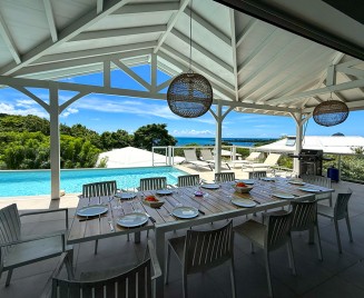 Salle à manger location Villa Martinique Diamant 13 pers