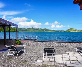 Location pieds dans l'eau le françois cabane pêcheur martinique