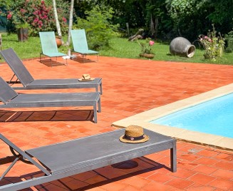 Location villa paisible le diamant piscine transats