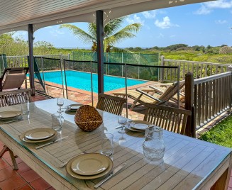 A Table sur la terrasse