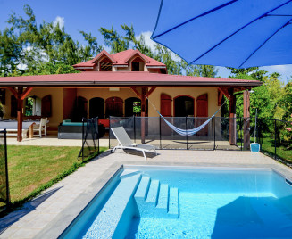 La piscine de 4 x 3 villa logoon cap est