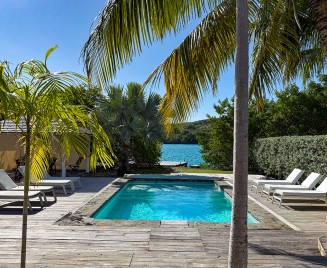 villa de luxe martinique bord de l eau piscine.
