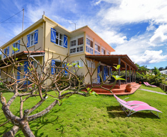 La maison au dessus de la plage du diamant