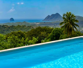 Villa vue sur le rocher du diamant Martinique haut Rivière salée